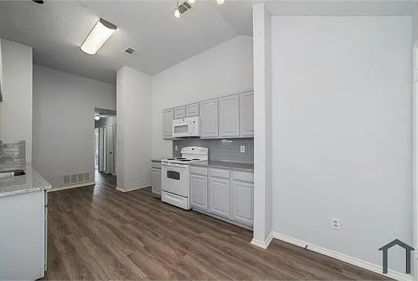 6310 Azalea Dr — Photo 5