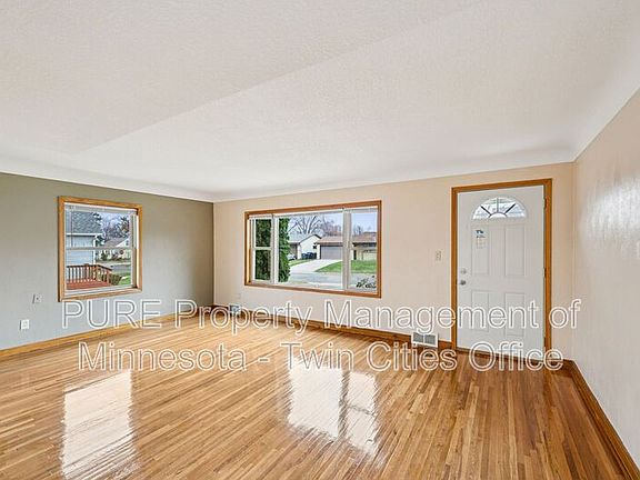 3rd image of 2584 2nd Ave E