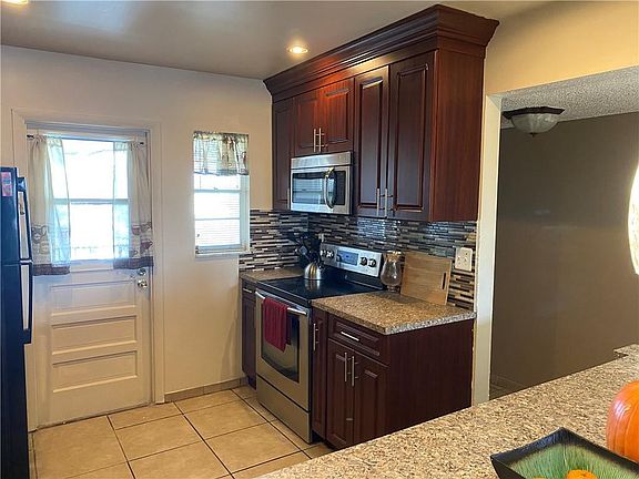 3rd image of 2430 SW 81st Avenue #406