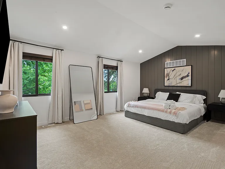 711 Medinah Dr — Photo 33