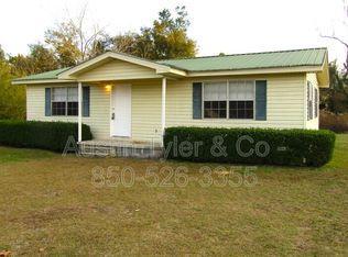 6917 Burke St, Grand Ridge, FL 32442