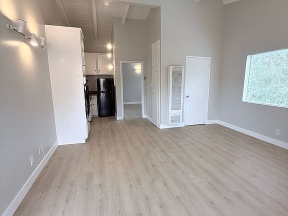 3rd image of 85 N Mar Vista Ave #24