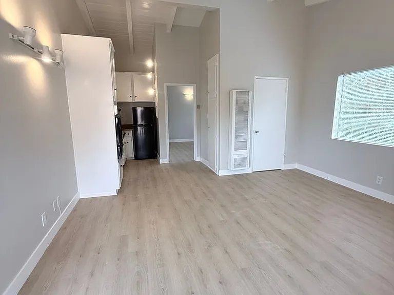 85 Mar Vista — Photo 3