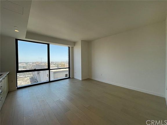 4th image of 400 S Broadway #1713