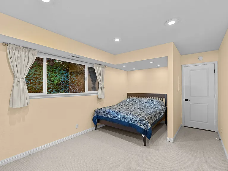 12 White Oak Dr — Photo 35