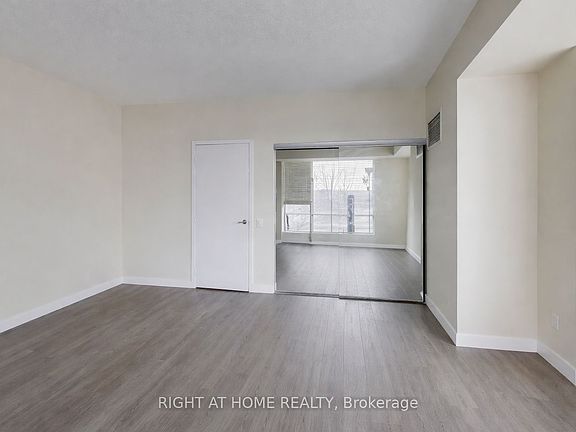 5th image of 25 Singer Ct #Townhouse 07