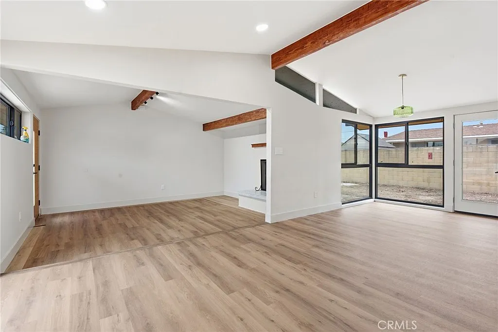 4 bed, 1391 sqft, $4,500 — Photo 4