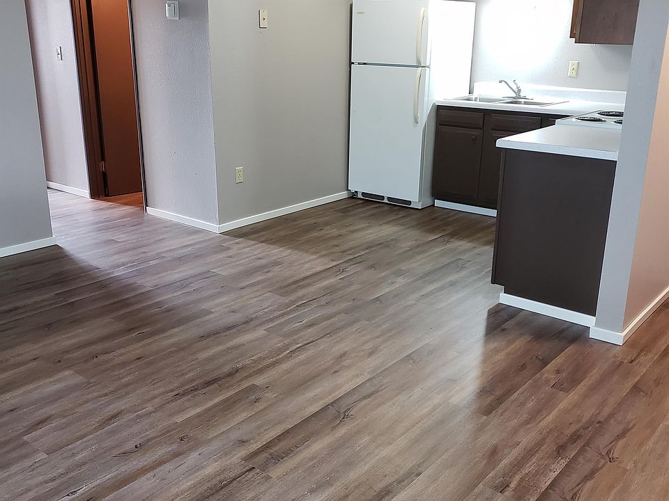 1st image of 408 McKay Ave S #7