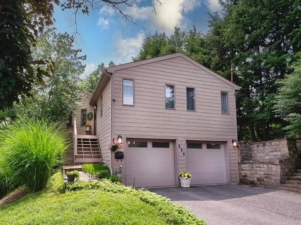 554 Rolling Green Dr, Bethel Park, PA 15102