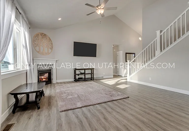 693 Spruce Way — Photo 7