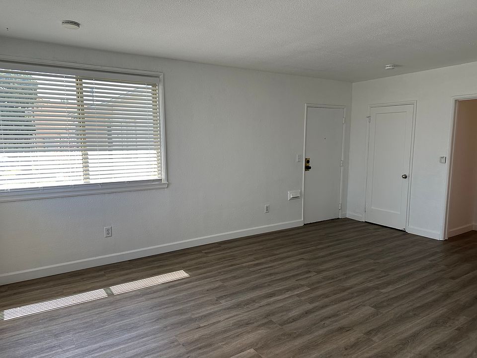 Living room & closet