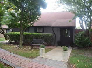 8 Sudbury Ct, East Brunswick, NJ 08816