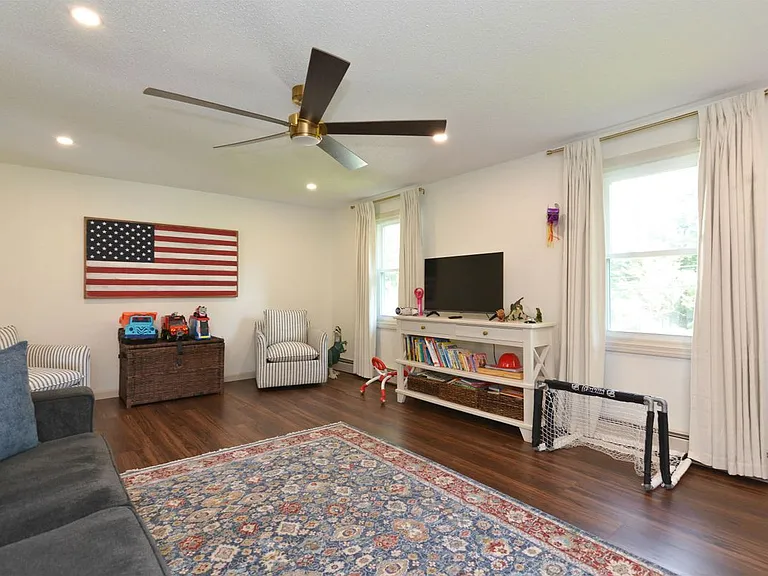 49 Academy Ave — Photo 11