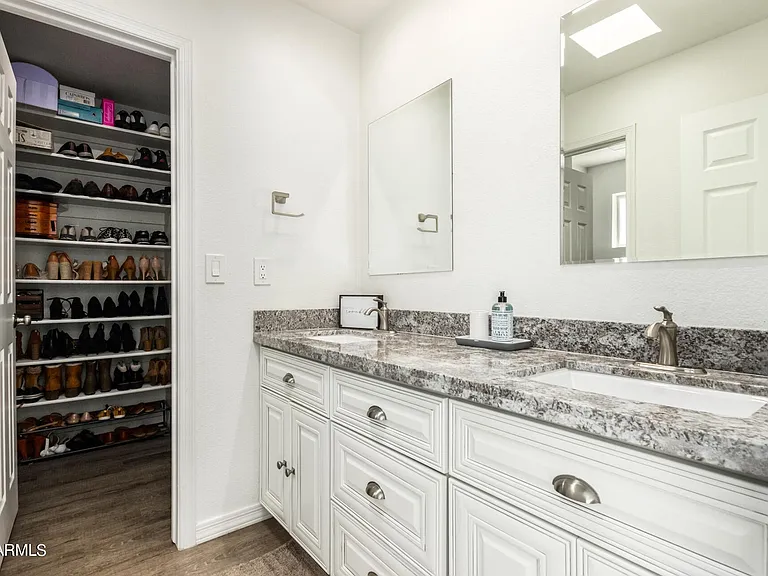 311 E Pinon Way — Photo 17