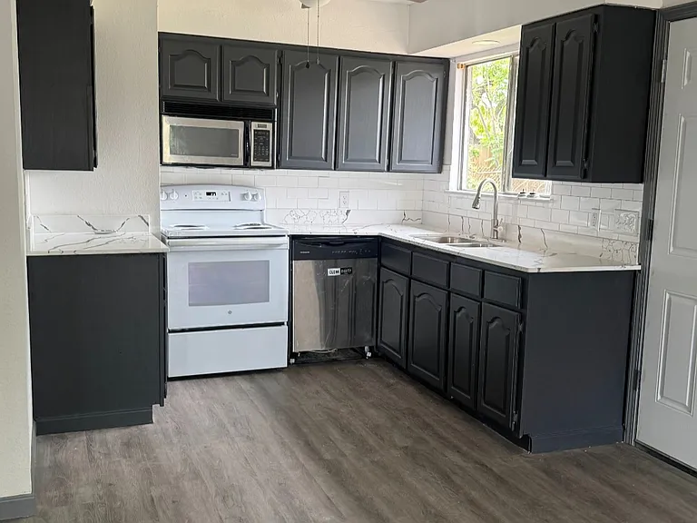 6129 Vincent Dr — Photo 4