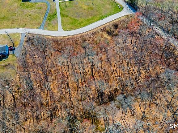 3rd image of 2 Fawns Meadow Road