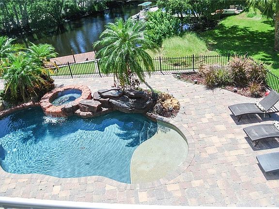 3rd image of 3143 Pineview Dr