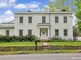 530 Roxbury Rd, Stamford, CT 06902