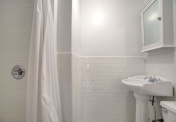 4th image of 104 W 80th St APT 11
