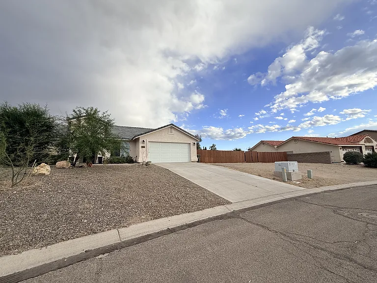 2134 E Desert Palms Dr — Photo 1