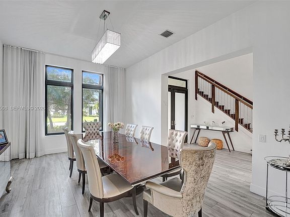 5th image of 5742 Brookfield Cir