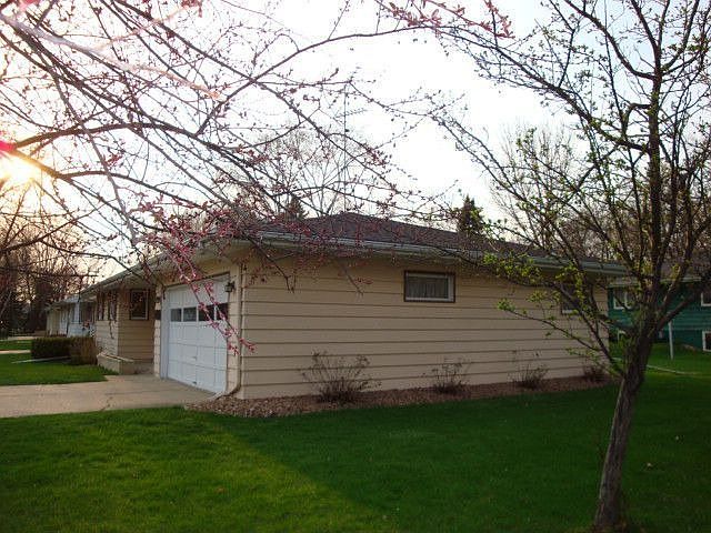 2nd image of 75 10th Ave NE