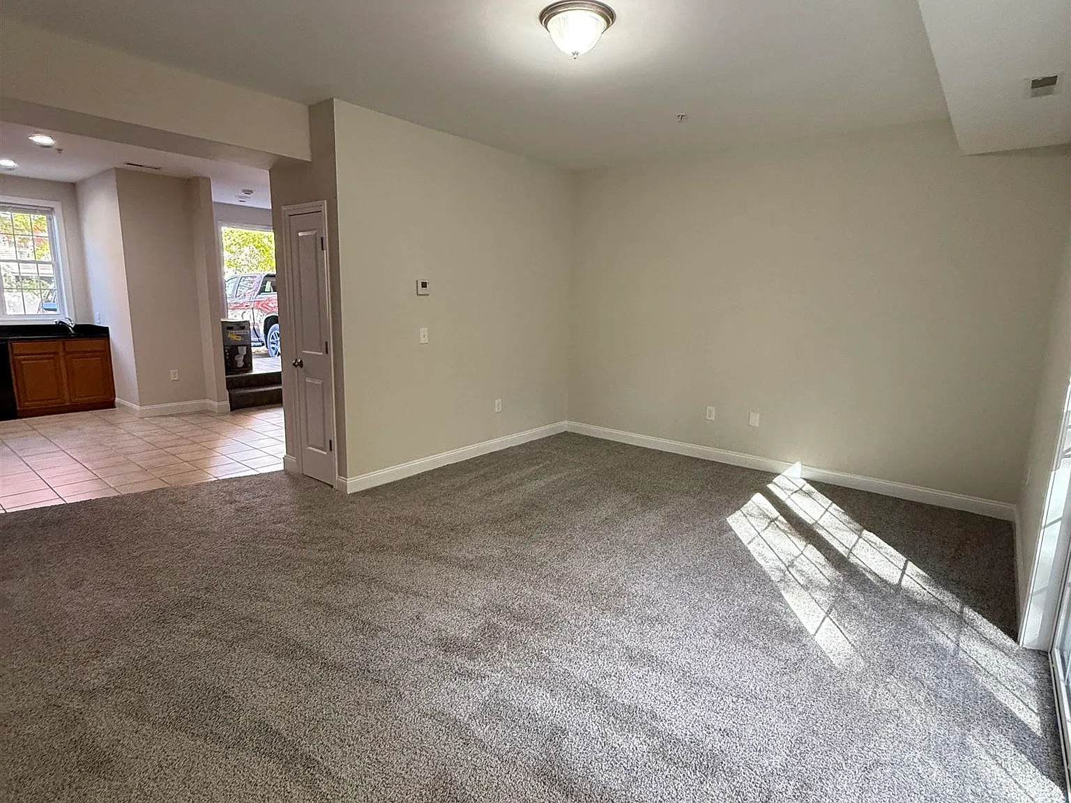 4 bed, 2.5 bath, 1850 sqft, $3,250 — Photo 4