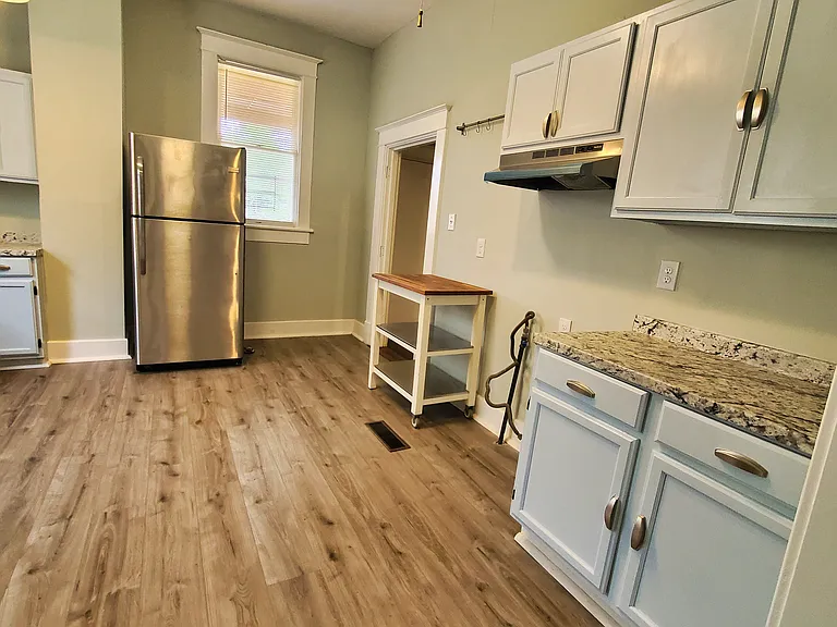 1552 Monroe Ave — Photo 13