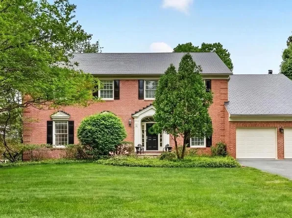 9720 Avenel Farm Dr, Potomac, MD 20854