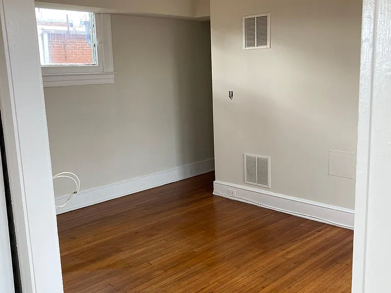 251 Robert St #6 — Photo 12