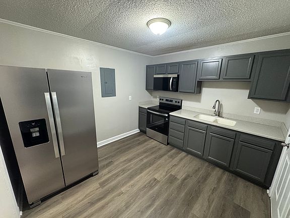 4th image of 2763 Louise Dr