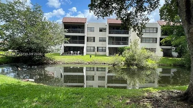 100 Lakeview Dr — Photo 1