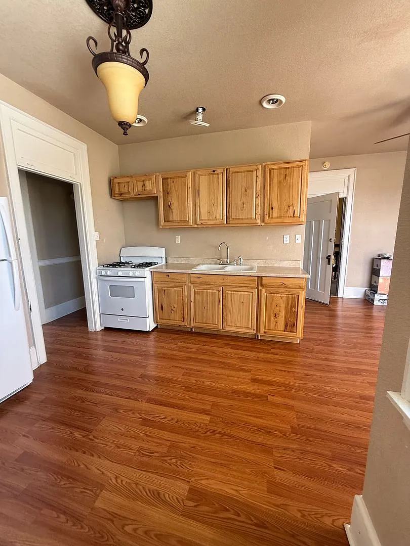 1002 S Montana #C — Photo 1