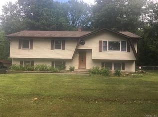 19 Mountain Lodge Rd, Washingtonville, NY 10992