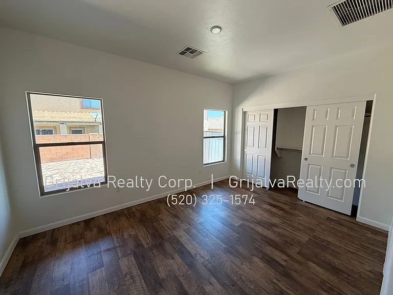 880 W Calle Valenciana — Photo 8