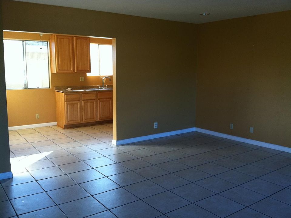 living room leading to the kitchen