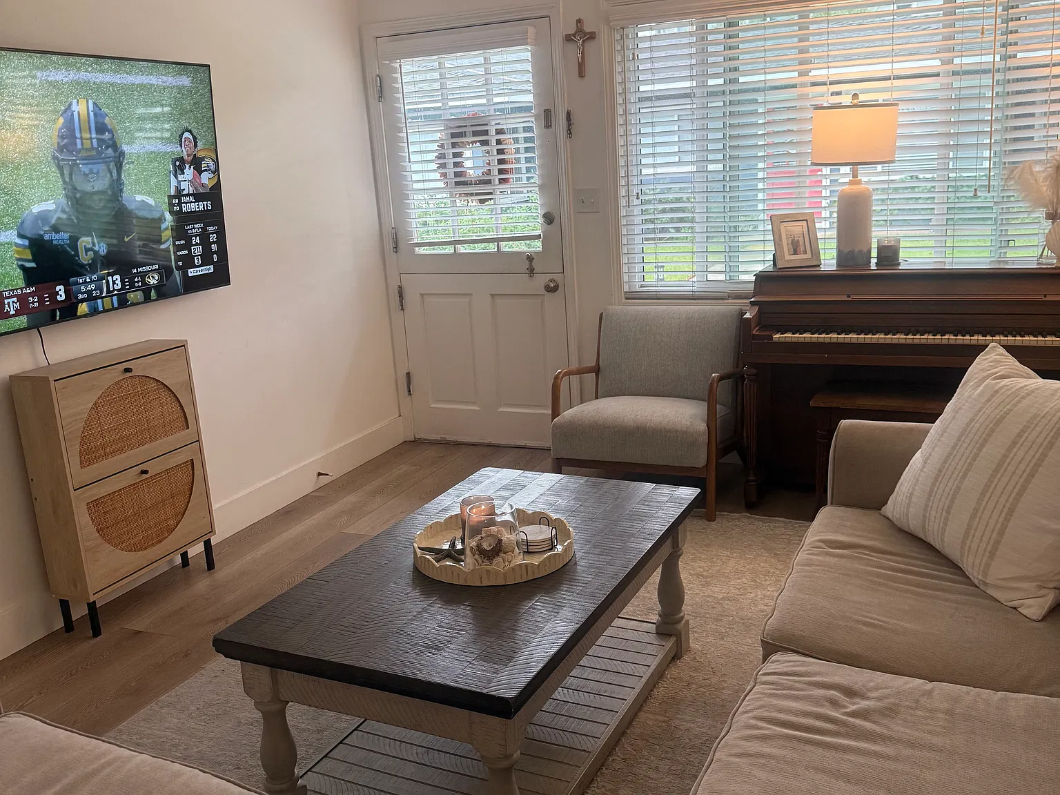 2 bed, 800 sqft, $4,000 — Photo 2