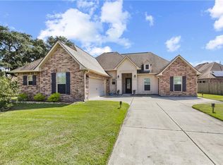 341 Old Place Ln, Madisonville, LA 70447