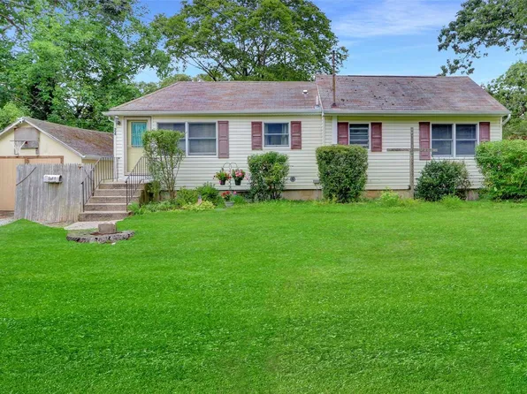 24 Lafayette Avenue, Mastic, NY 11950