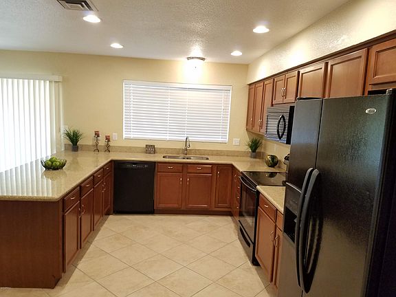 3rd image of 2248 E Glade Ave