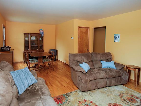 16613 division st-106