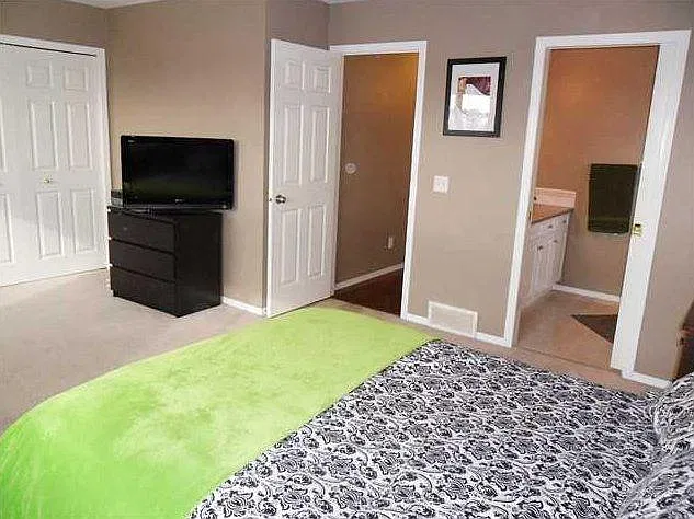 3 bed, 1400 sqft, $2,300 — Photo 2