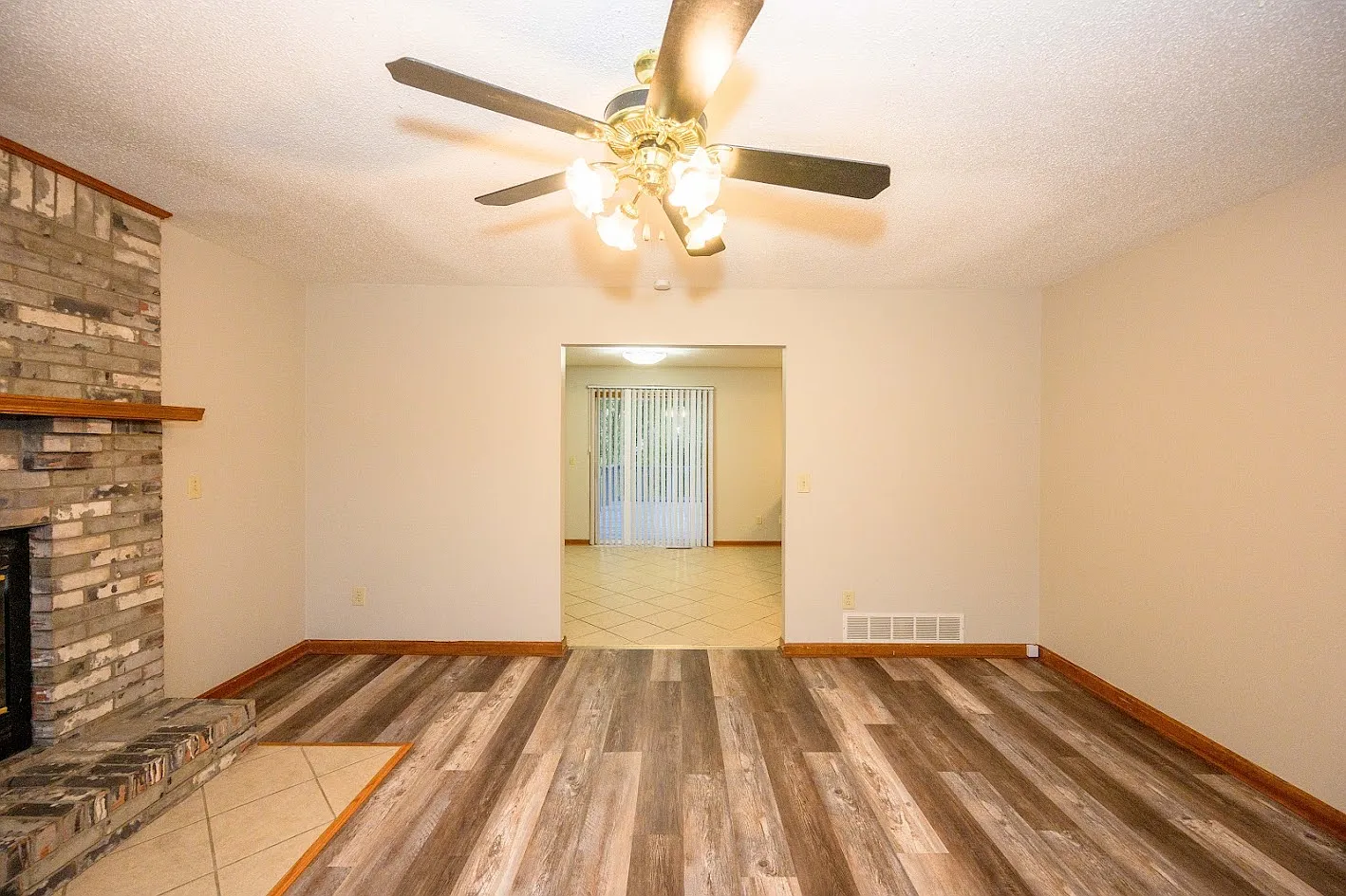 3 bed, 2.0 bath, 1544 sqft, $1,100 — Photo 3