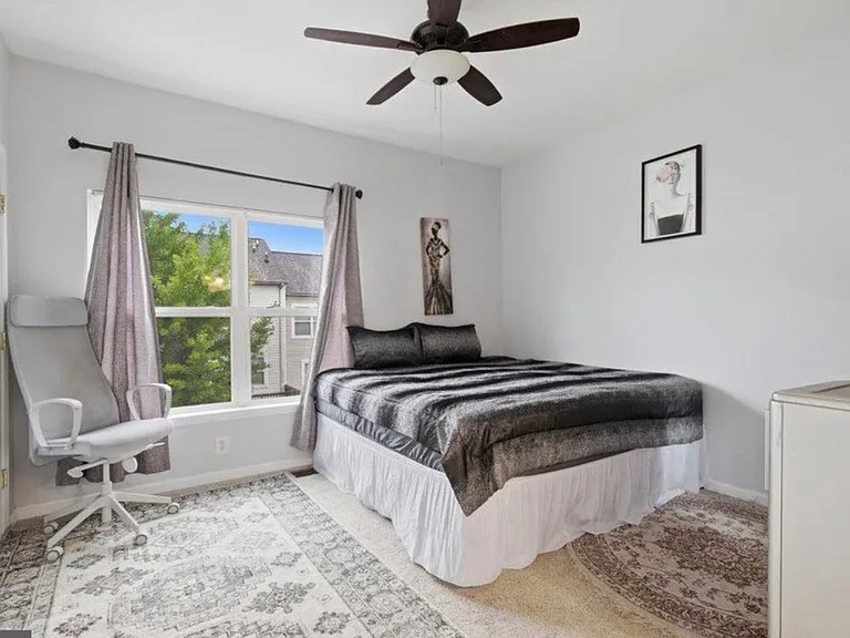 21845 Jarvis Sq — Photo 10