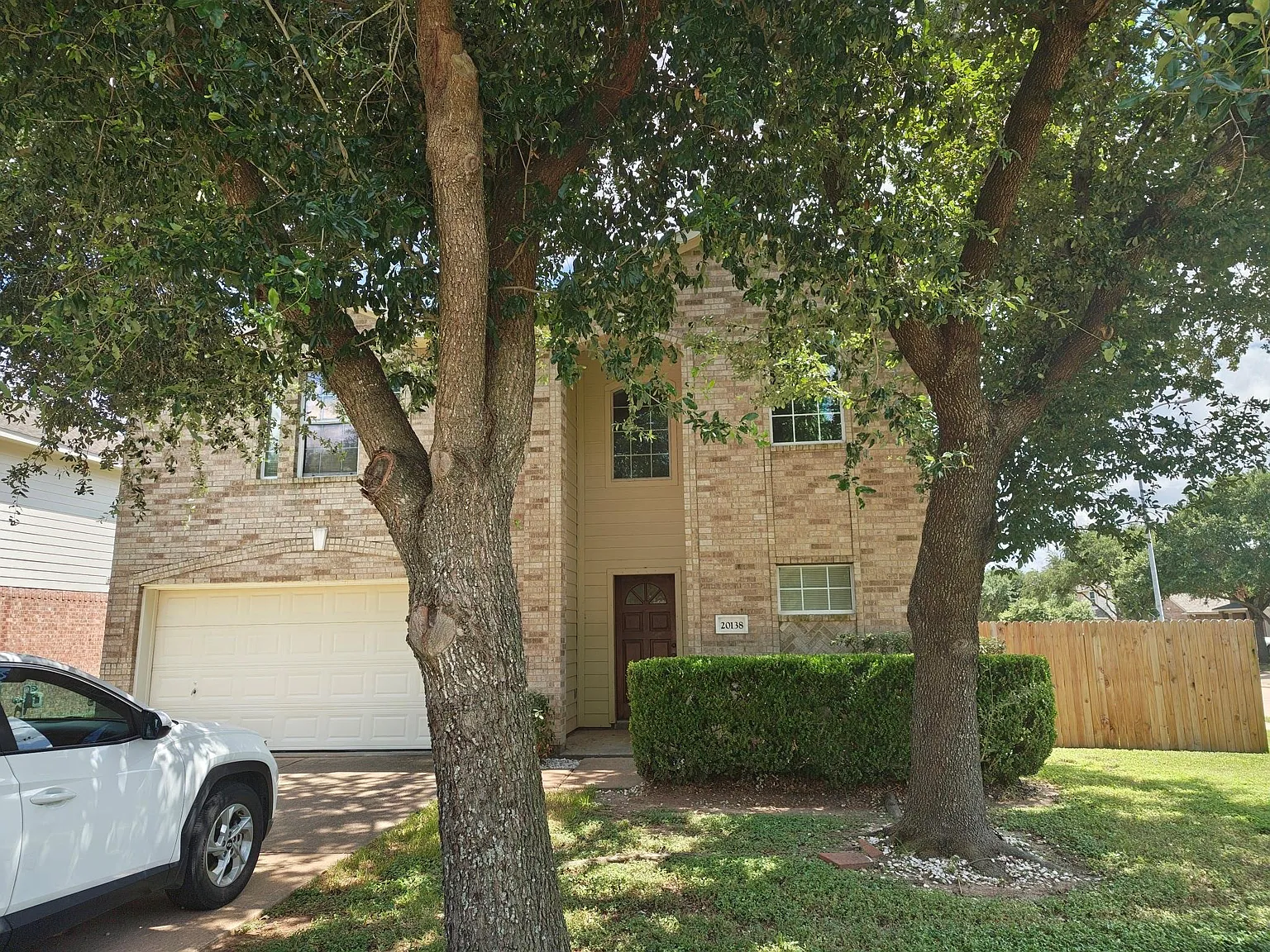 3 bed, 2.5 bath, 2060 sqft, $1,899 — Photo 2