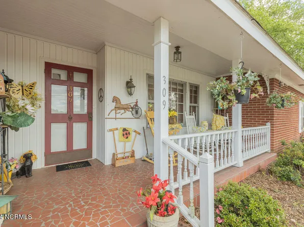 309 E Commercial Avenue, Stantonsburg, NC 27883