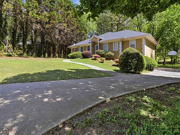 3rd image of 720 Garr Cir SW