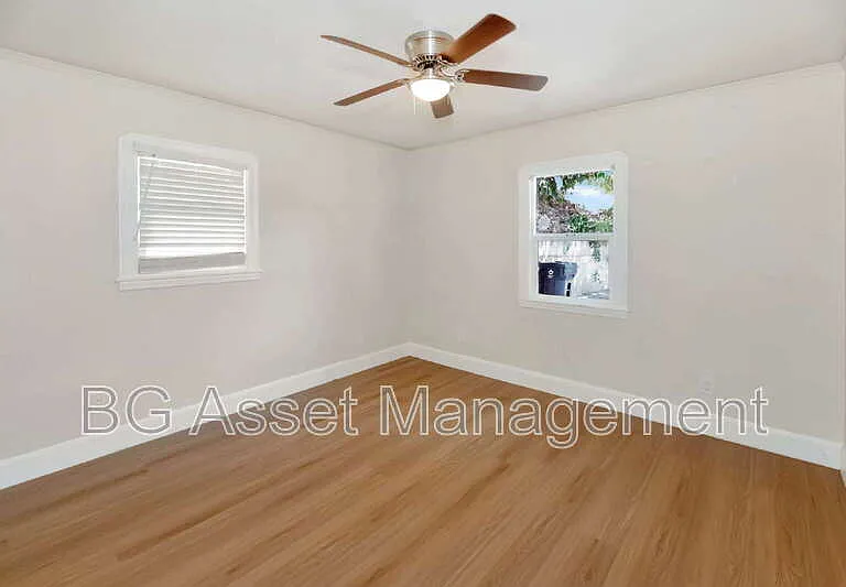 2801 Sabral Cir — Photo 14