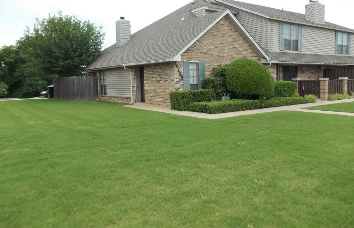 2 bed, 2.5 bath, 1221 sqft, $1,400 — Photo 1