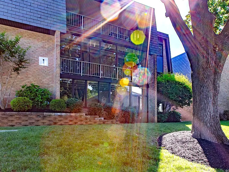 1 Stonehenge Cir #2 — Photo 1